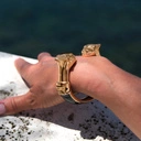 Sztywna otwarta bransoletka z dwiema głowami panter. PIĘKNO I BESTIA