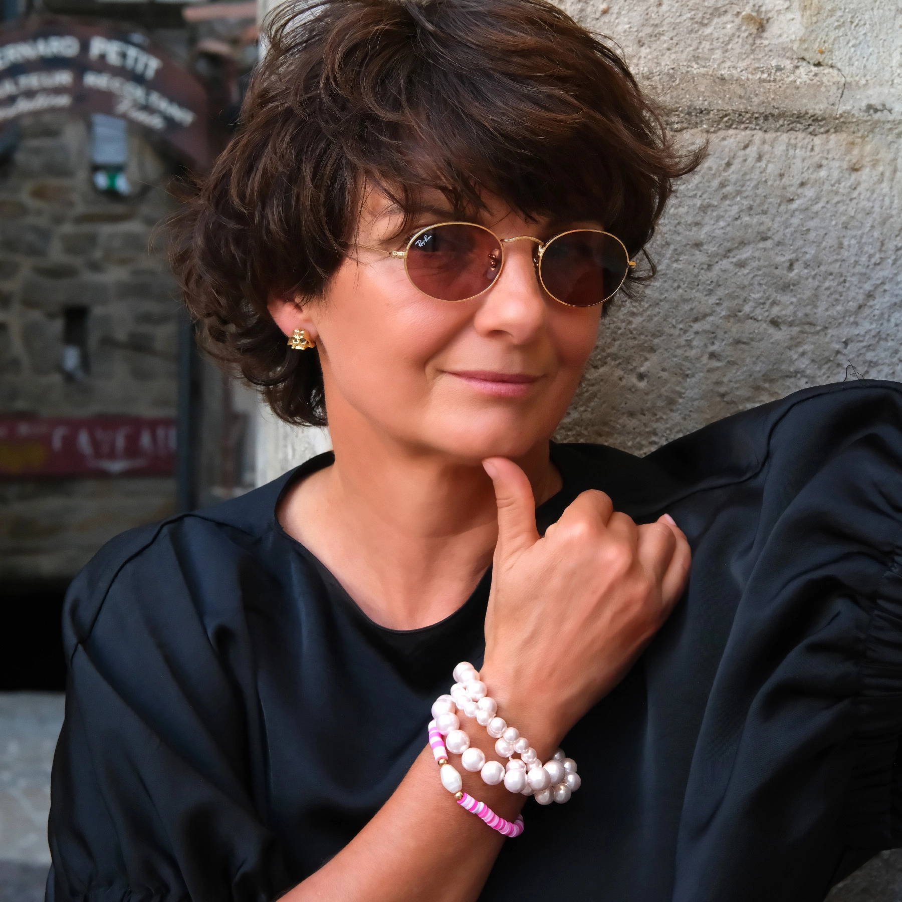 Pozłacane kolczyki wkrętki z czarnymi kryształkami. SKYWALKER