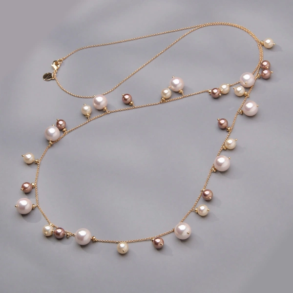 Złocony naszyjnik ze szklanymi perłami w mokka i różu. ZANURZAM SIĘ