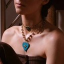 Pozłacany wisior z błękitnym sercem z muszką z cyrkonii. LECĘ BO CHCĘ