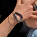 Pozłacana bransoletka z diamentowymi łańcuszkami. SPACER PO WINNICY