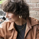 Pierścionek sowa, pozłacany z szafirowymi oczkami. MĄDROŚĆ