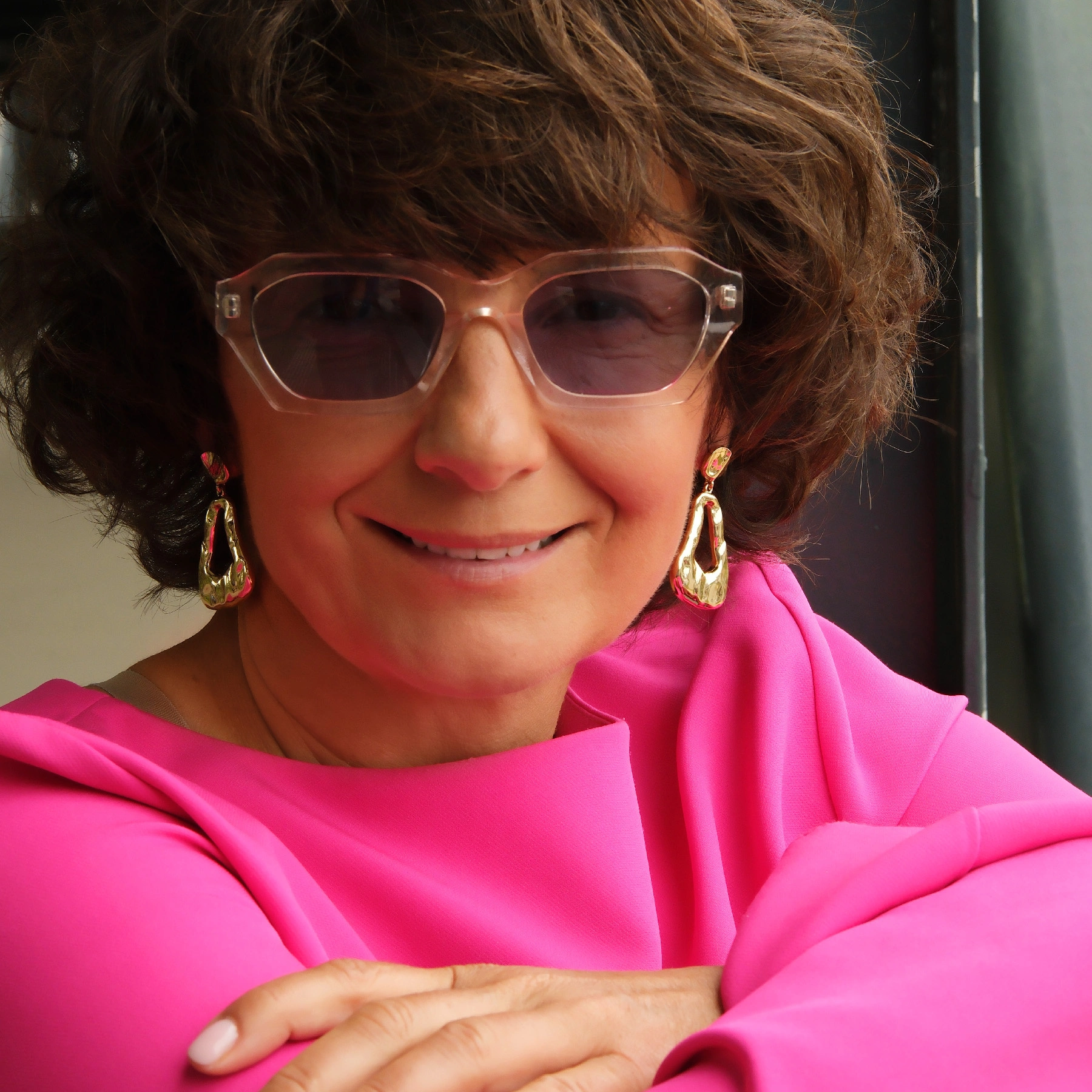 Pozłacane kolczyki wiszące o nieregularnym kształcie. CHANNEL ISLANDS