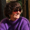 Złocone kolczyki z kryształkami w black diamond i szampanie. OKRĄGŁY ROK