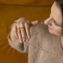 Duży pierścionek z regulacją o nieregularnym kształcie. INTRYGUJĄCY