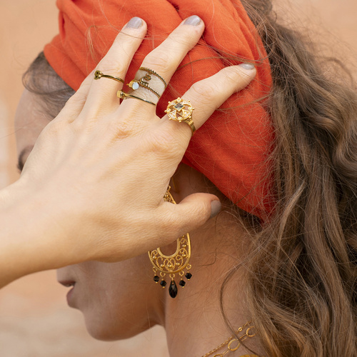 B - Basia. Pierścionek z literką B