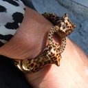 Emaliowna bransoletka z dwiema głowami jaguarów. LUIZA