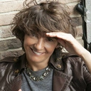 Krótki pozłacany naszyjnik z szarymi kryształami. MARTINI