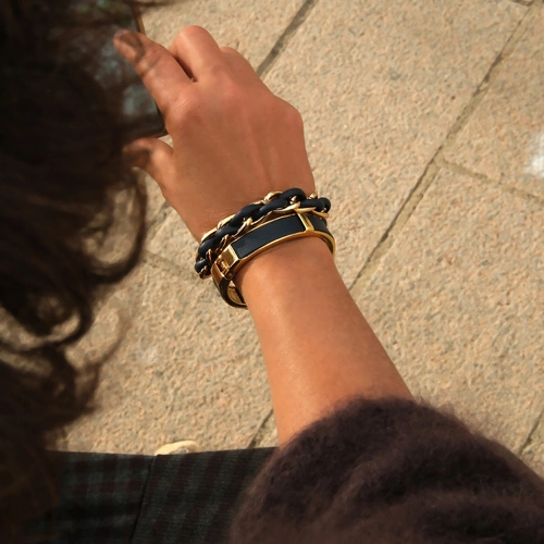 Złocona bransoletka łańcuch z granatowym rzemykiem. ELEMENTO MARINO