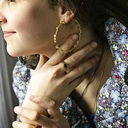 Pozłacany wisiorek z zawieszką trójzębem z cyrkoniami. CODZIENNE RYTUAŁY