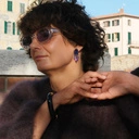 Sztywna bransoletka w formie kwadratu z czarnego akrylu. DAMA PIK