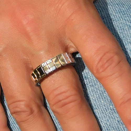 Wąski pierścionek z częściowo pozłacanych ogniw ze stali. SZKLANY DOM