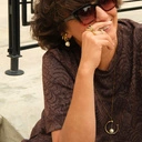 Pozłacana nausznica z perłą w oprawie z kryształków. Z WIZYTĄ U WENUS