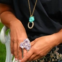 Pozłacany wisiorek z głową dużej pantery z ringiem. INSTYNKT ŁOWCZYNI