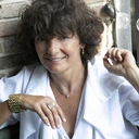 Krótki wisiorek na łańcuszku z prostokątnym kryształkiem. LEŚNA IGRASZKA