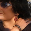 Kolczyki z rozetą i kwiatkiem z kryształami w kolorze cabernet. BUKIET AMARONE