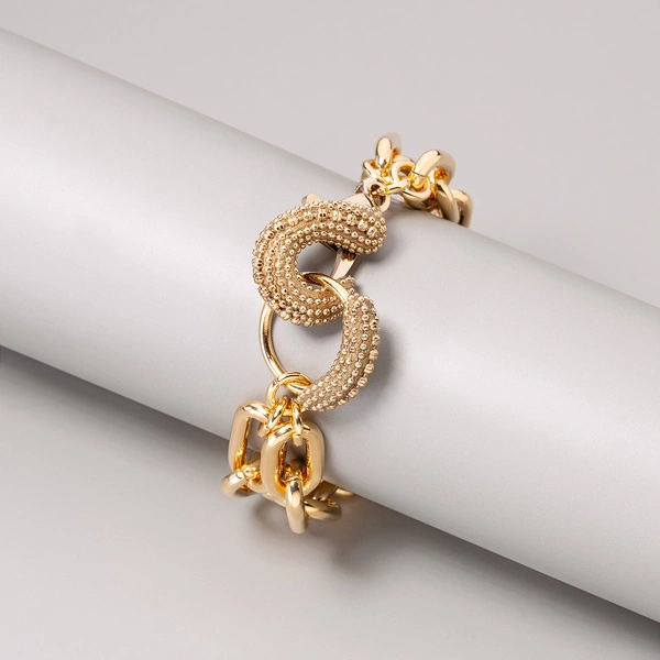 Pozłacana bransoletka z ogniw z ozdobnym zapięciem. FOLIGNO