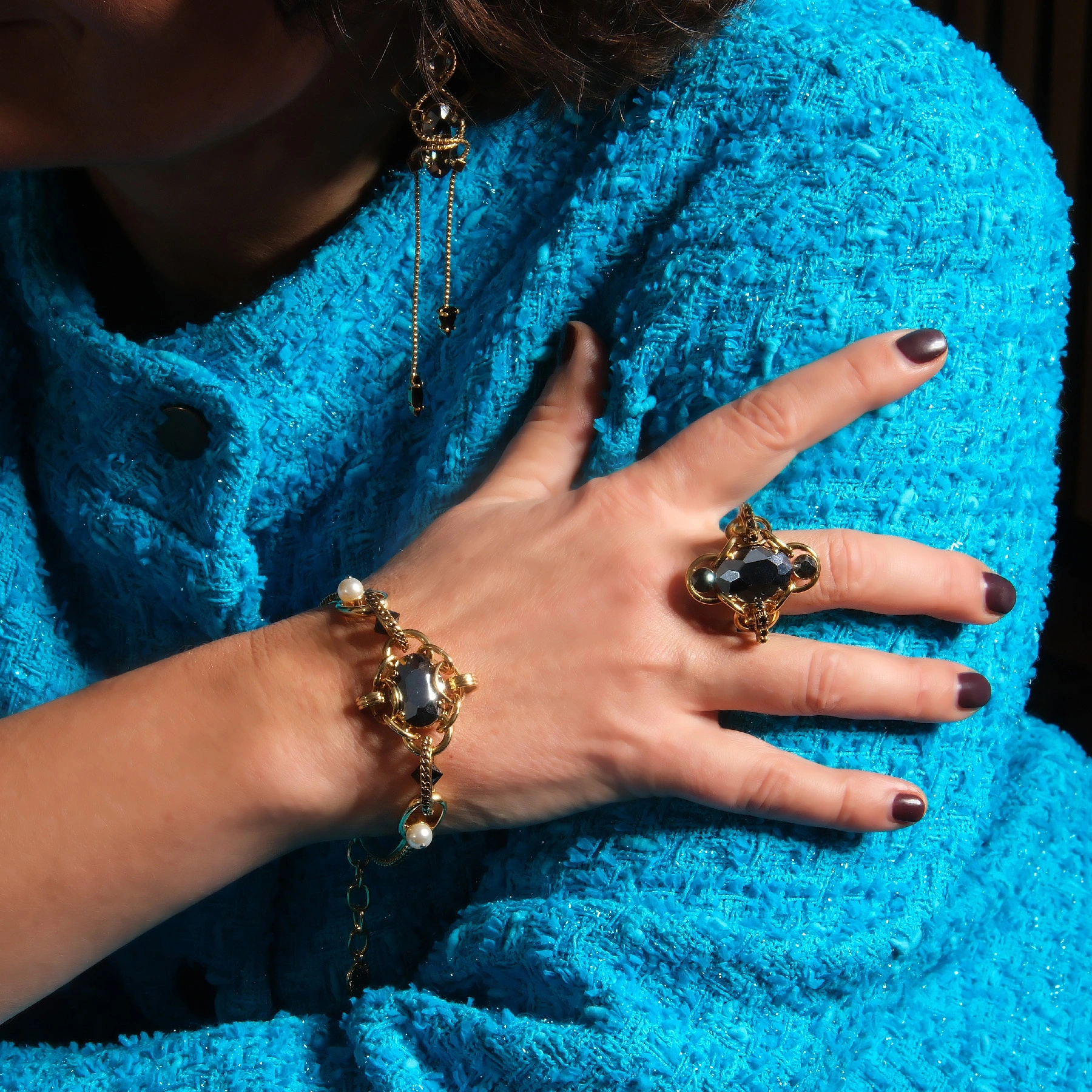 Złocony pierścionek z kryształami w kolorze montana. PARYSKIE NOCE