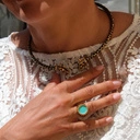 Sztywny pozłacany naszyjnik z głowami żyraf z cyrkoniami. DŁUUUGA SZYJA