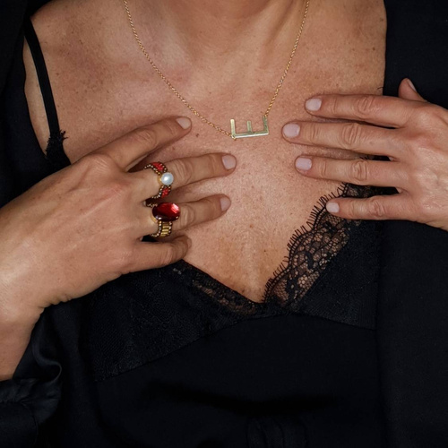 Wiosną soczyście. Pierścionek z oczkiem w bordowym kolorze