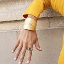 Duży pierścionek z niebieskim kryształem. NIEBIESKIE OCZY