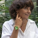 Drobne pozłacane kolczyki o nieregularnej formie. AWANGARDA