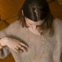 Długi pozłacany naszyjnik z kolorowymi cyrkoniami. ZABAWNY