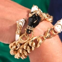 Złocona bransoletka na łańcuchu z białą głową konia. ERICA