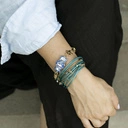 Bransoletka z turkusowego rzemyka z kryształami. TĘTNO TEL AWIWU