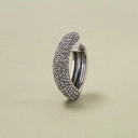 Posrebrzana nausznica bogato wysadzana kryształami. ZASKOCZ SIEBIE