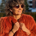 PEQUEÑOS, MÁGICOS. Pendientes tachuelas engastados con cristales