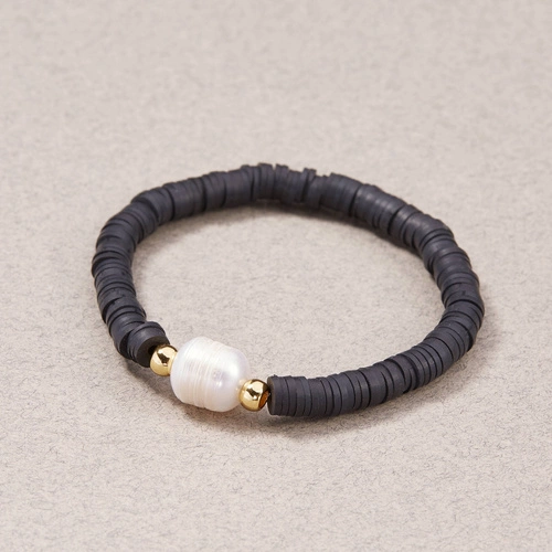 Bransoletka na gumce z czarnych koralików z perłą. LUKRECJA