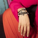 Bransoletka z czarnej skóry z kryształkami i perłami. MAŁA CZARNA