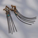 Zwiewne kolczyki z kryształami w bieli, błękicie i szampanie. KOBIETY Z X PLANETY