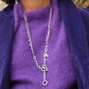 Srebrzony naszyjnik z białymi i niebieskimi kryształkami. CHARME Z CHARYZMĄ