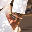 Elastyczna bransoletka ze złotych i niebieskich ogniw. PRZYLĄDEK NADZIEI