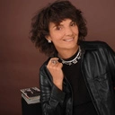 Krótkie kolczyki z przezroczystymi kryształkami. TRIANON