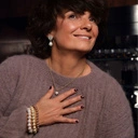 Złocony naszyjnik ze szklaną białą perłą w koronie. HISZPAŃSKIE RYTMY