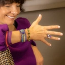 Złocona bransoletka z koralików i zielonych kryształów. MYŚLĘ O BALI