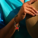 Bransoletka z koralików z kolorowymi zawieszkami. PROSTO Z MORZA