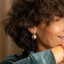 Ponadczasowe kolczyki z dużymi perłami i granatami. PERŁA I GRANATY