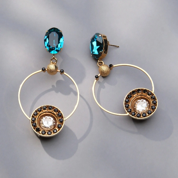 Złocone kolczyki z niebieskim, białym i czarnymi kryształami. DZIEWIĄTA PLANETA