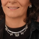 Krótkie kolczyki z przezroczystymi kryształkami. TRIANON