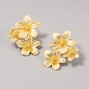 Pozłacane kolczyki w formie bukietu kwiatów z pręcikami. KWIATY SAKURY