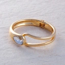 Sztywna pozłacana bransoleta z przezroczystym kryształem. KROPLA IGUAZU