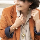 Długi pozłacany naszyjnik z zawieszką w formie palmy. PERŁY NA PALMIE