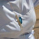 Złocony naszyjnik z błękitnym przesuwnym dekorem z żywicy. SEKRET NEREIDY