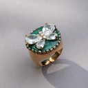 Złocony pierścień z zielonym dekorem z motylem z cyrkonii. TU JEST GRANICA