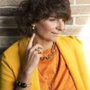 Sztywna, złota bransoletka zdobiona czarnymi kulami. CHANEL TO MAŁO