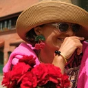 Sztywna otwarta bransoleta z lekkimi czarnymi kulami. DLA KOBIETY BIZNESU